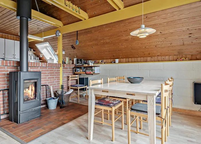 3 Bedroom Lovely In Ferienhaus